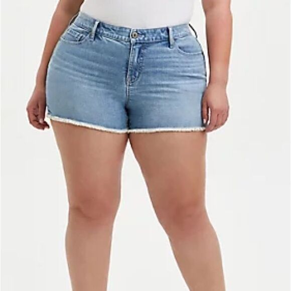 Torrid Light Wash‎ Cotton Denim Blue Jean Raw Hem Shorts Size 14 NEW - Picture 1 of 10